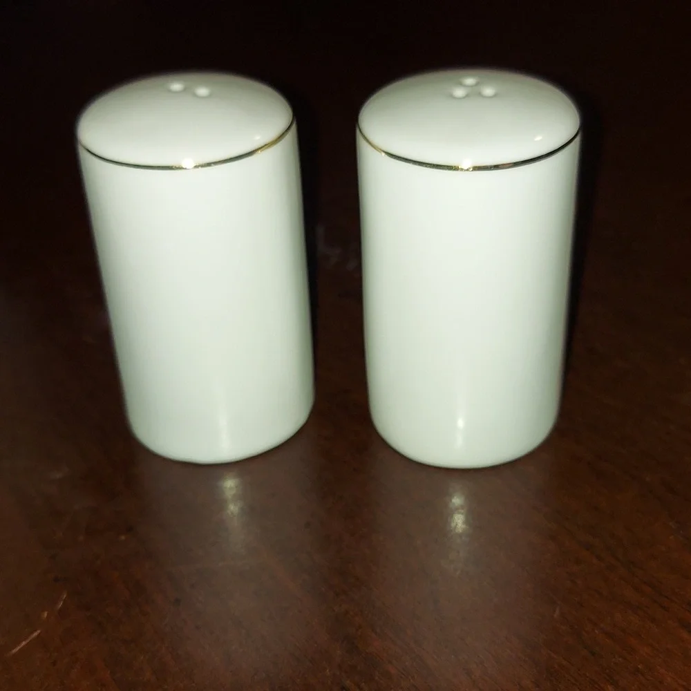 Bahamas Salt And pepper shakers